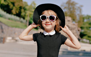 Soleil et enfants : les bons réflexes avec un chapeau anti-UV