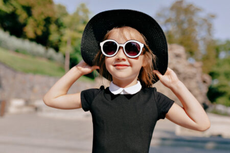 Soleil et enfants : les bons réflexes avec un chapeau anti-UV
