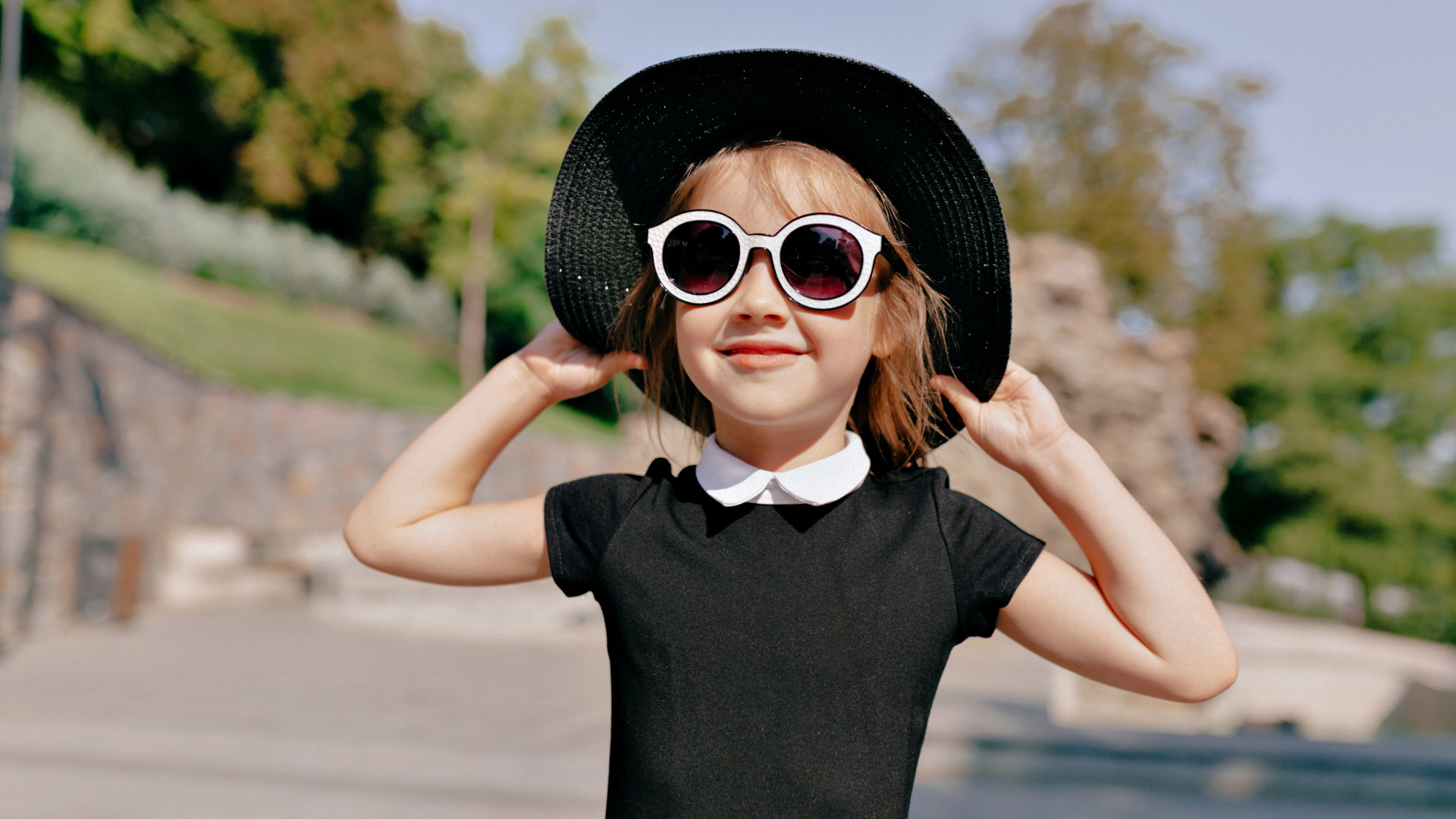 Soleil et enfants : les bons réflexes avec un chapeau anti-UV